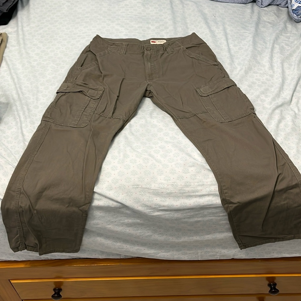 Wrangler tan/brown relaxed fit cargo pants